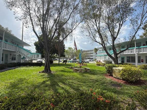 319 Newport Ct #V, Deerfield Beach, FL 33442