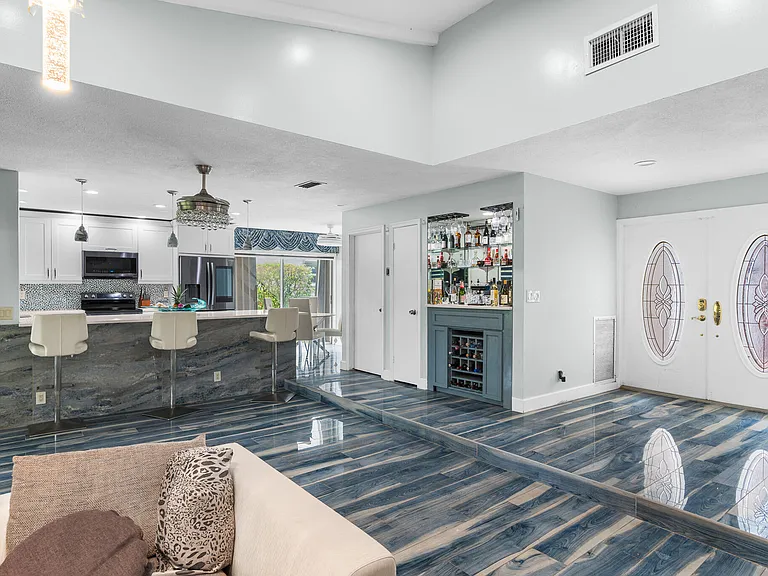 5557 Cameo Dr N — Photo 14