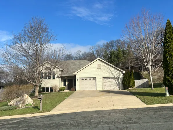 530 Cedar Ct NE, Pine Island, MN 55963