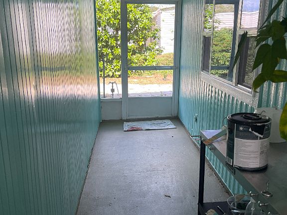 5th image of 275 Taho Cir