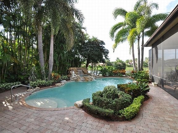 3rd image of 15903 Laurel Creek Dr