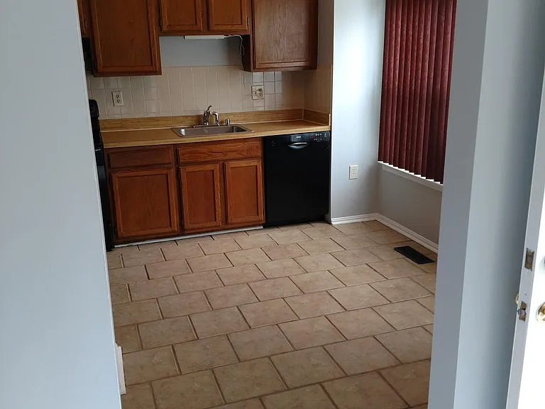 15205 Streamside Ct — Photo 8