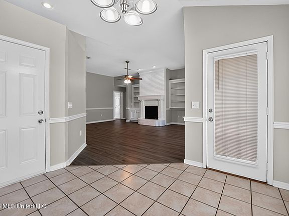 4th image of 816 Strawberry Pointe