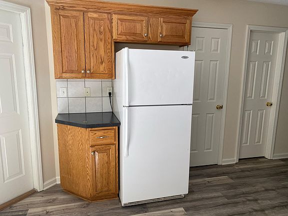 4th image of 208 E Sea Ave Unit B