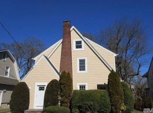 115 Raymond St, Rockville Centre, NY 11570