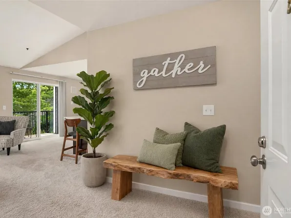 12424 109th Court NE #D304, Kirkland, WA 98034