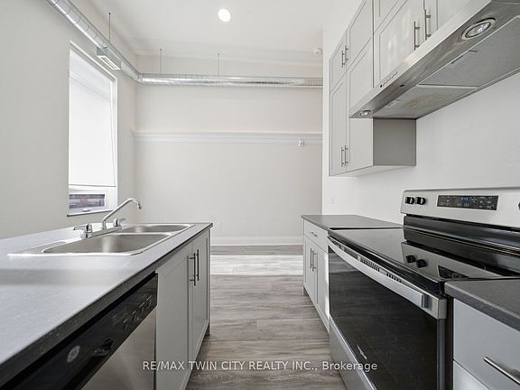 4th image of 11 Queen St #303
