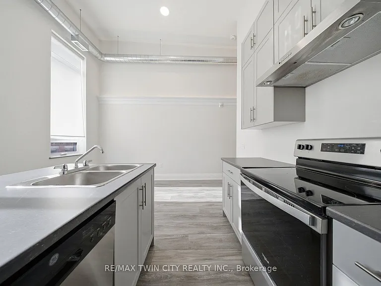 11 Queen St #303 — Photo 4