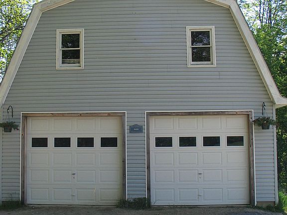 Garage w/ full upstair storage