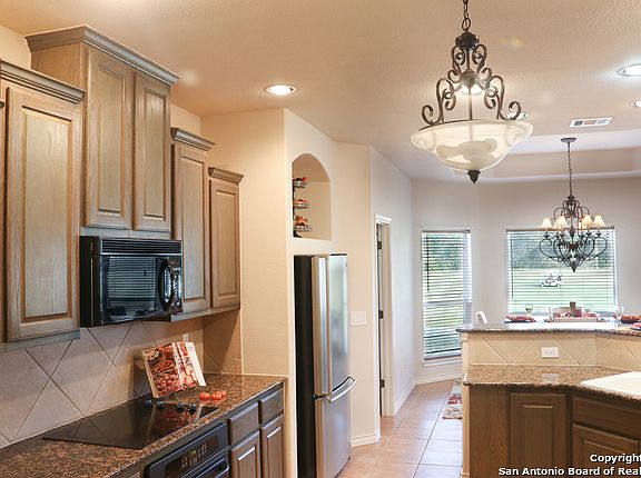 5th image of 124 Donald Ross Pl