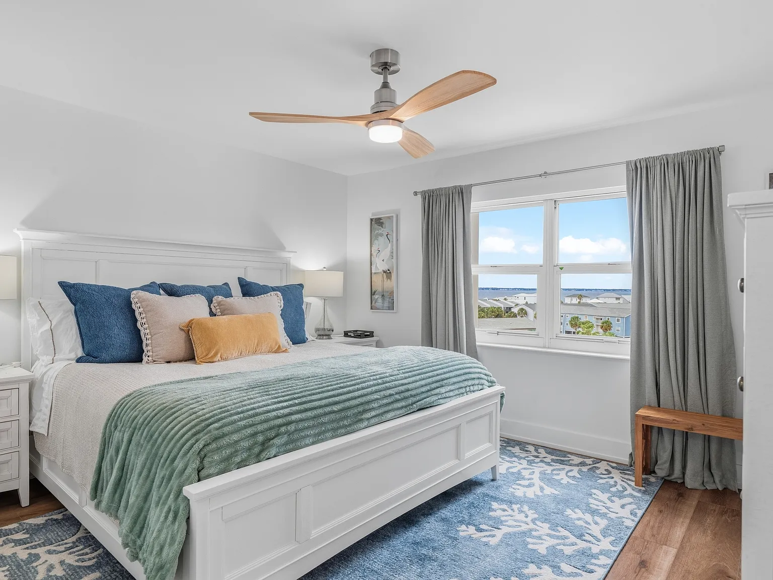 1600 Via De Luna Dr — Photo 3