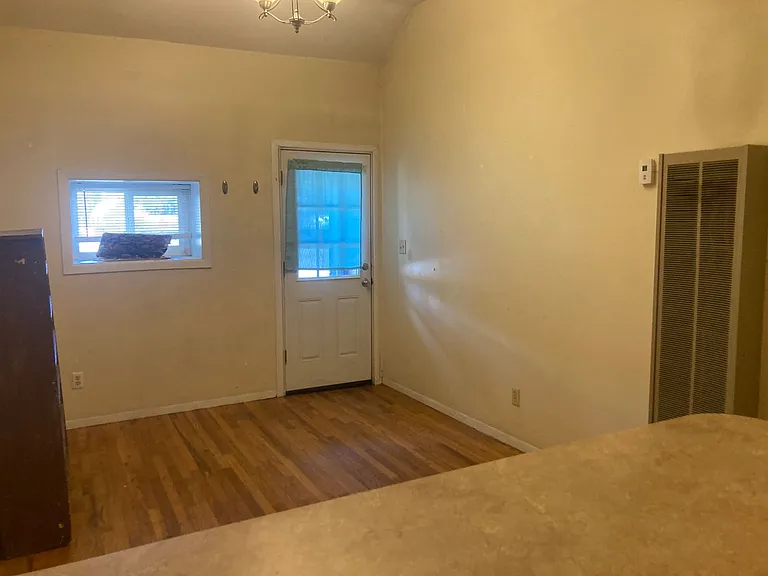 646 E 2nd St — Photo 5