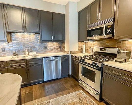 4th image of 500 Grant St E #1201