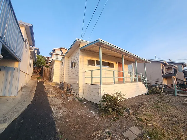 2636 Ironwood Ave — Photo 3