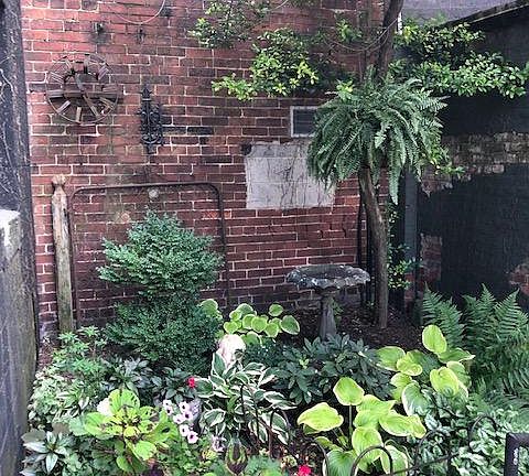 2nd image of 1128 1/2 N High St