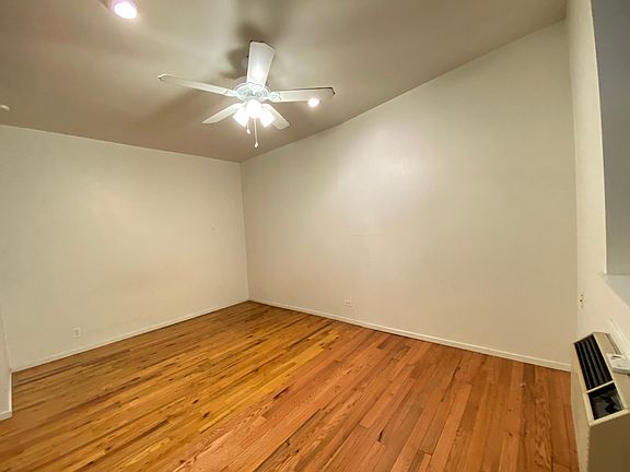 2nd image of 5957-59 N Kenmore Ave #104