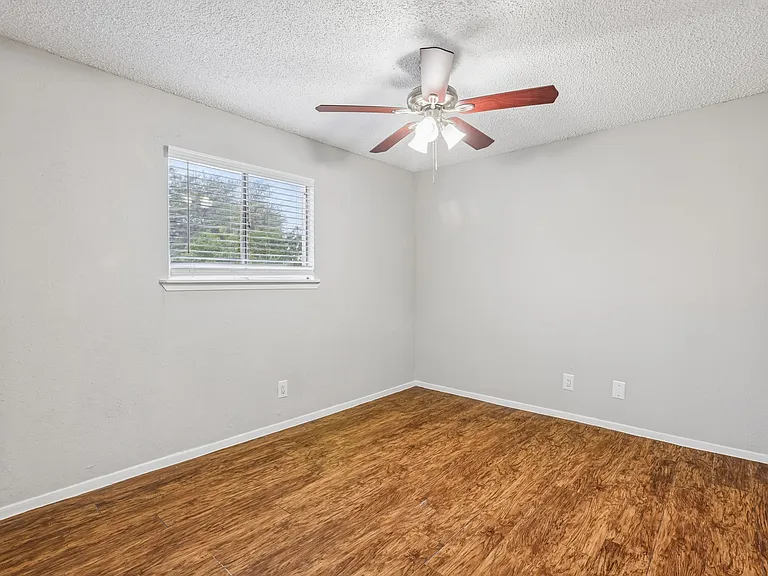 Lamar Place Apartments — Photo 61