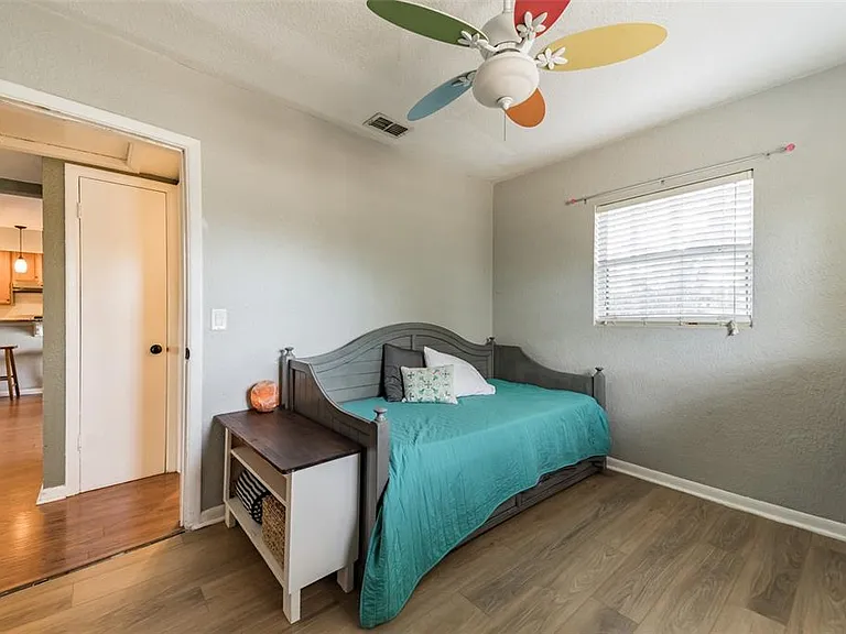 418 Lebeau St — Photo 24