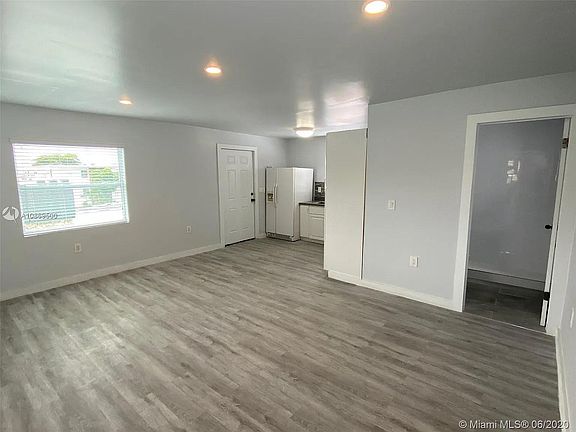 4th image of 1676 NW 22nd Ct #B
