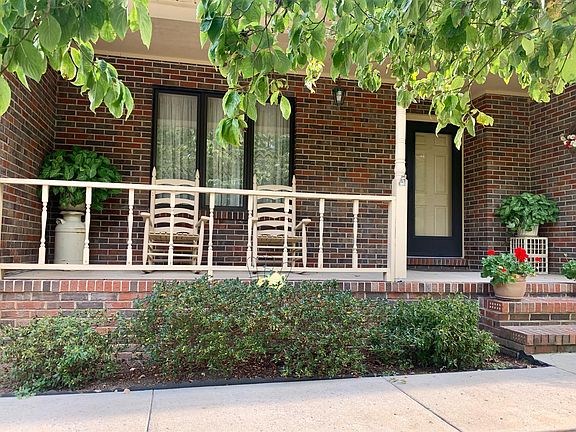 2nd image of 105 Hickory Hill Dr
