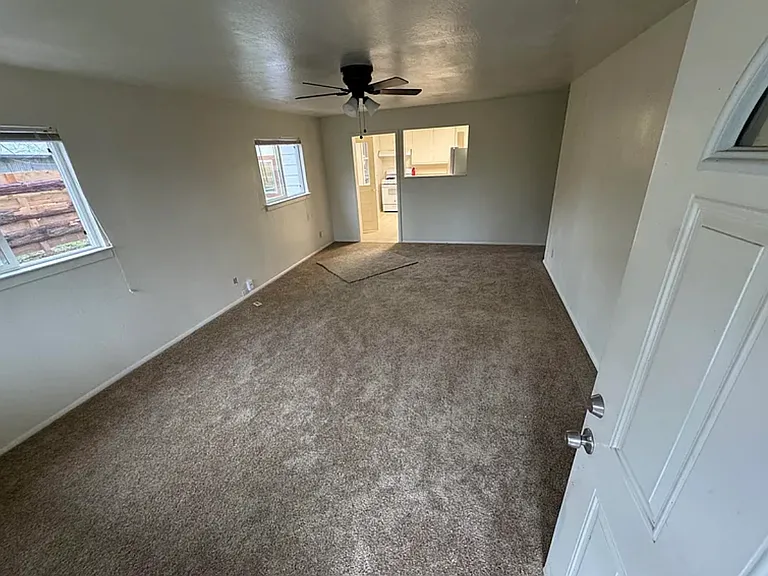 3555 Holly Hill Ln — Photo 5