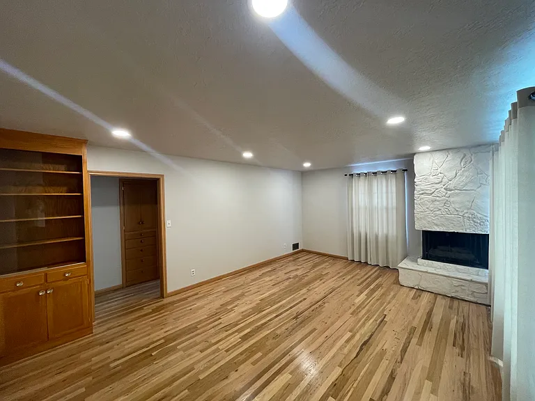 3645 Gramercy Ave — Photo 3