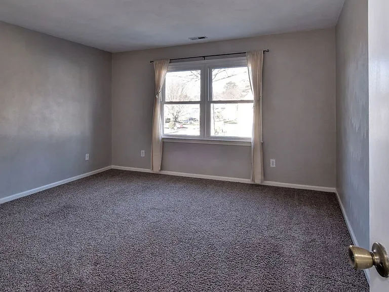 802 Marquette Ct — Photo 27