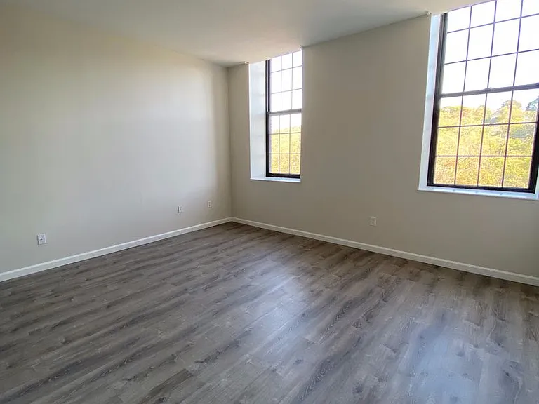 Border City Mills Apartments — Photo 11