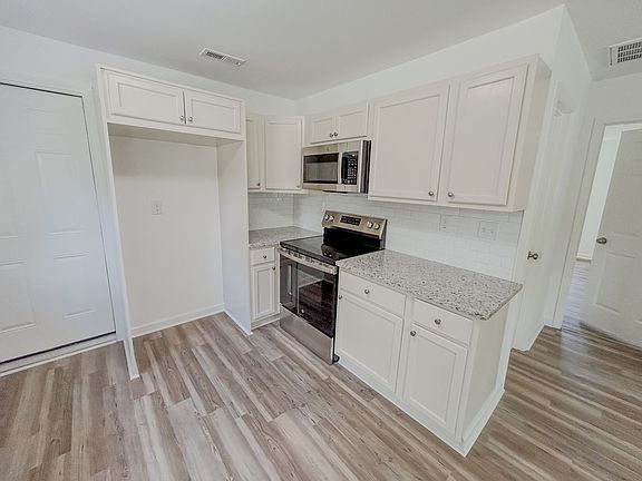 5th image of 2209 Hill St NW