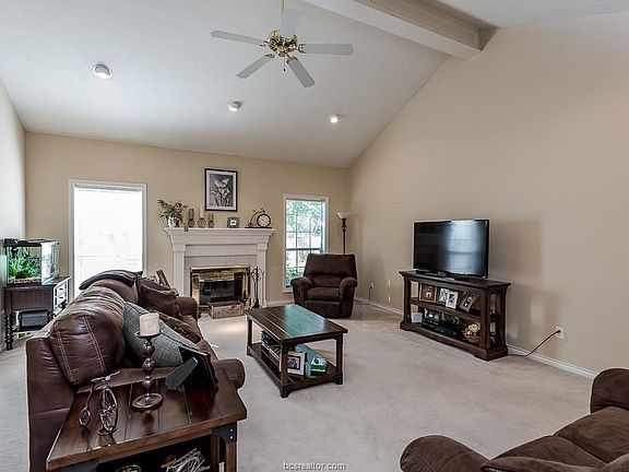 3rd image of 704 Hasselt St
