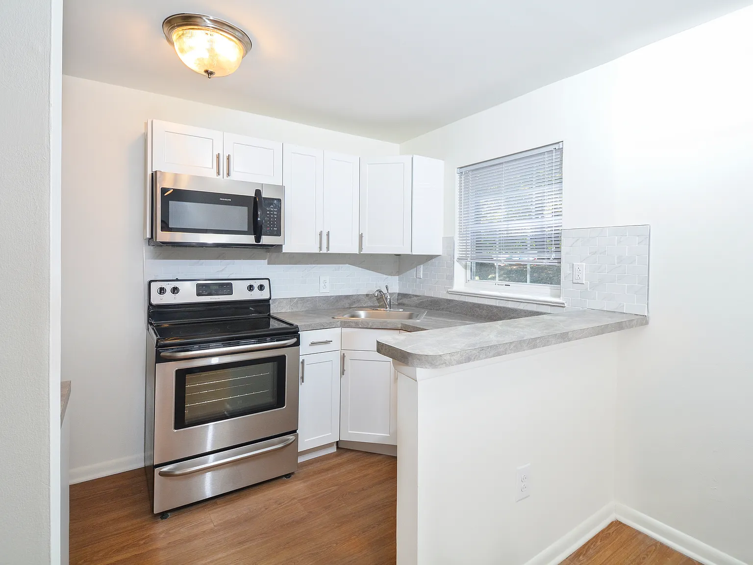 Knollwood Apartments — Photo 3