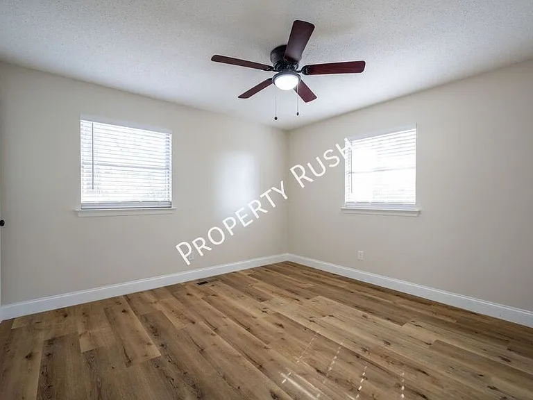 20 Linda Ln — Photo 16