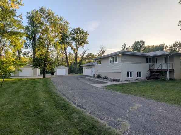 365 Glenwood Dr, Bismarck, ND 58504