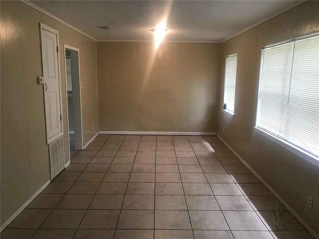 3 bed, 1.0 bath, 960 sqft, $995 — Photo 4