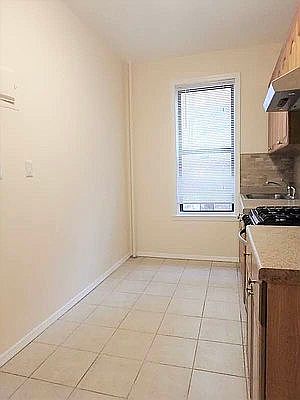 4th image of 27-63 Crescent St #1