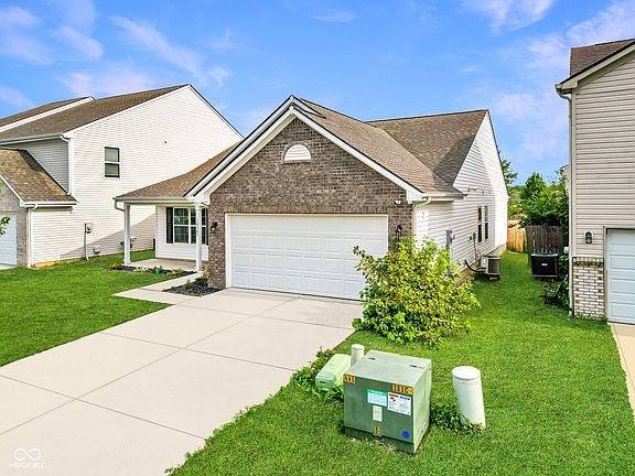 4th image of 10347 Lyric Dr