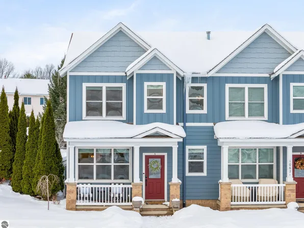 10621 Waterford Rd, Traverse City, MI 49684