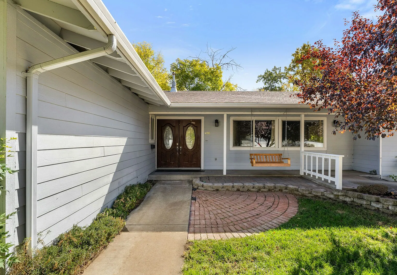 400 Burgess Street — Photo 4
