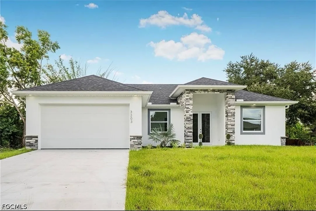 3 bed, 2.0 bath, 1498 sqft, $2,000 — Photo 1