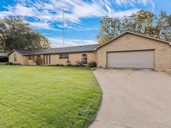 913 Elizabeth St, Gilmer, TX 75644