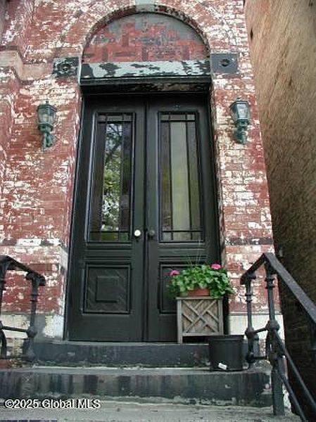 2nd image of 578 Madison Avenue