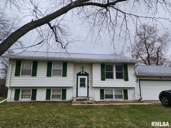 2622 S High Meadow Dr, Peoria, IL 61607