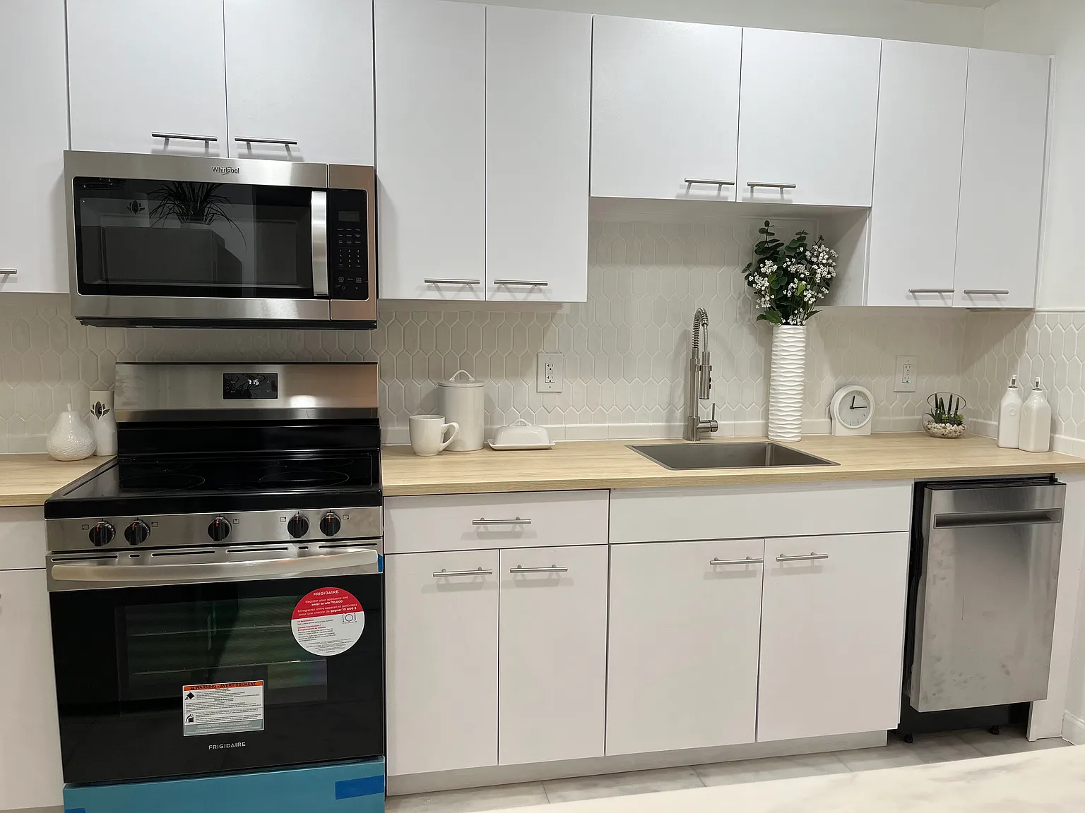 1 bed, 1.5 bath, 840 sqft, $1,790 — Photo 2