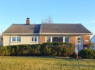 20646 Bowling Green Rd, Maple Heights, OH 44137