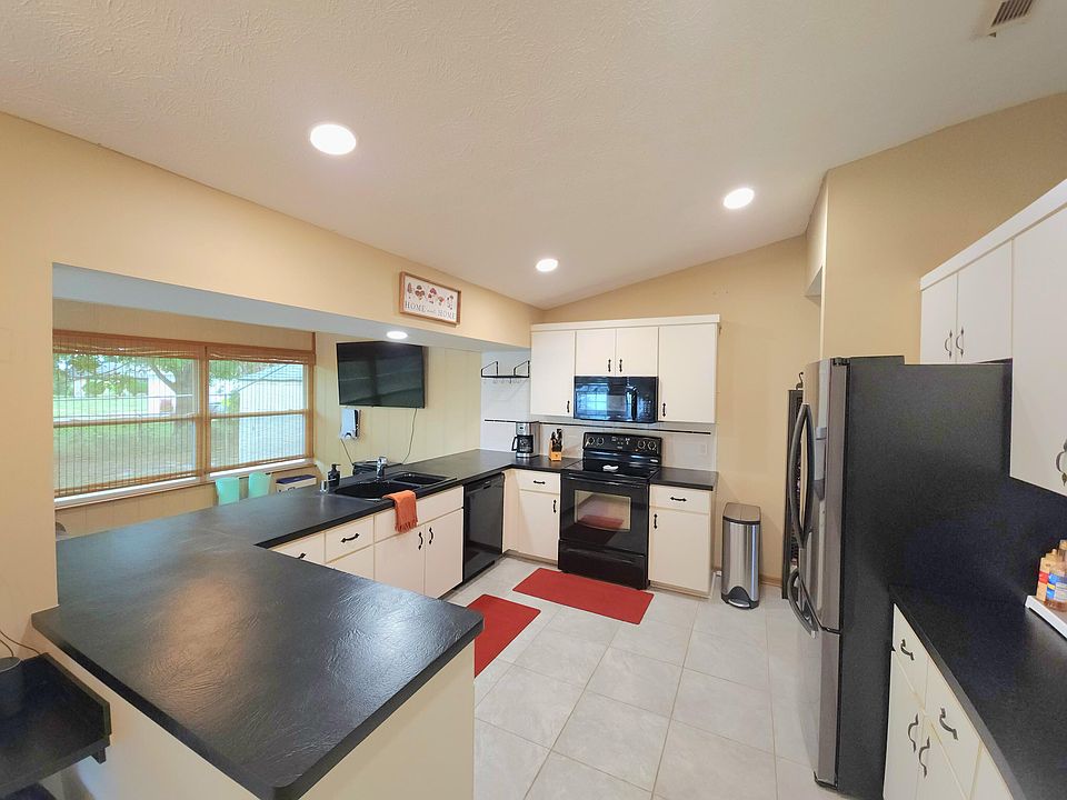 1st image of 2549 SE Oaklyn St