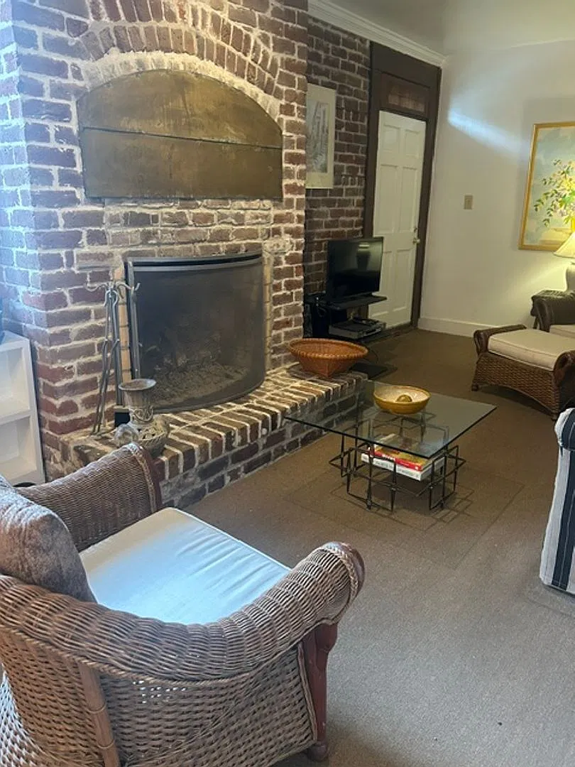 Fully furnished Executive rental located off of Troup Square — Photo 3