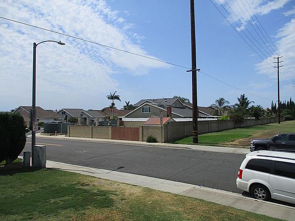 4th image of 5211 Blairwood Dr