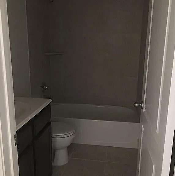 1323 Chapman Dr — Photo 13