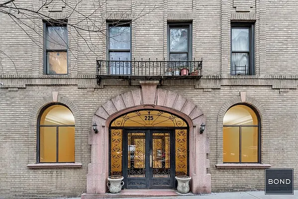 Sold by Bond New York | media 7