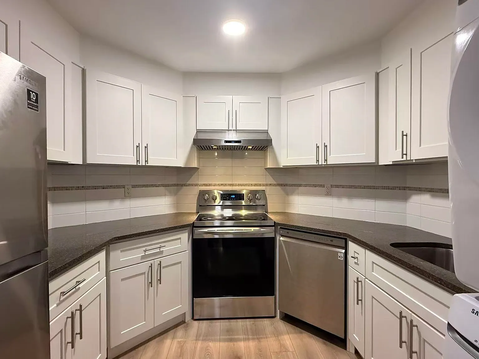 2 bed, 1400 sqft, $1,800 — Photo 1